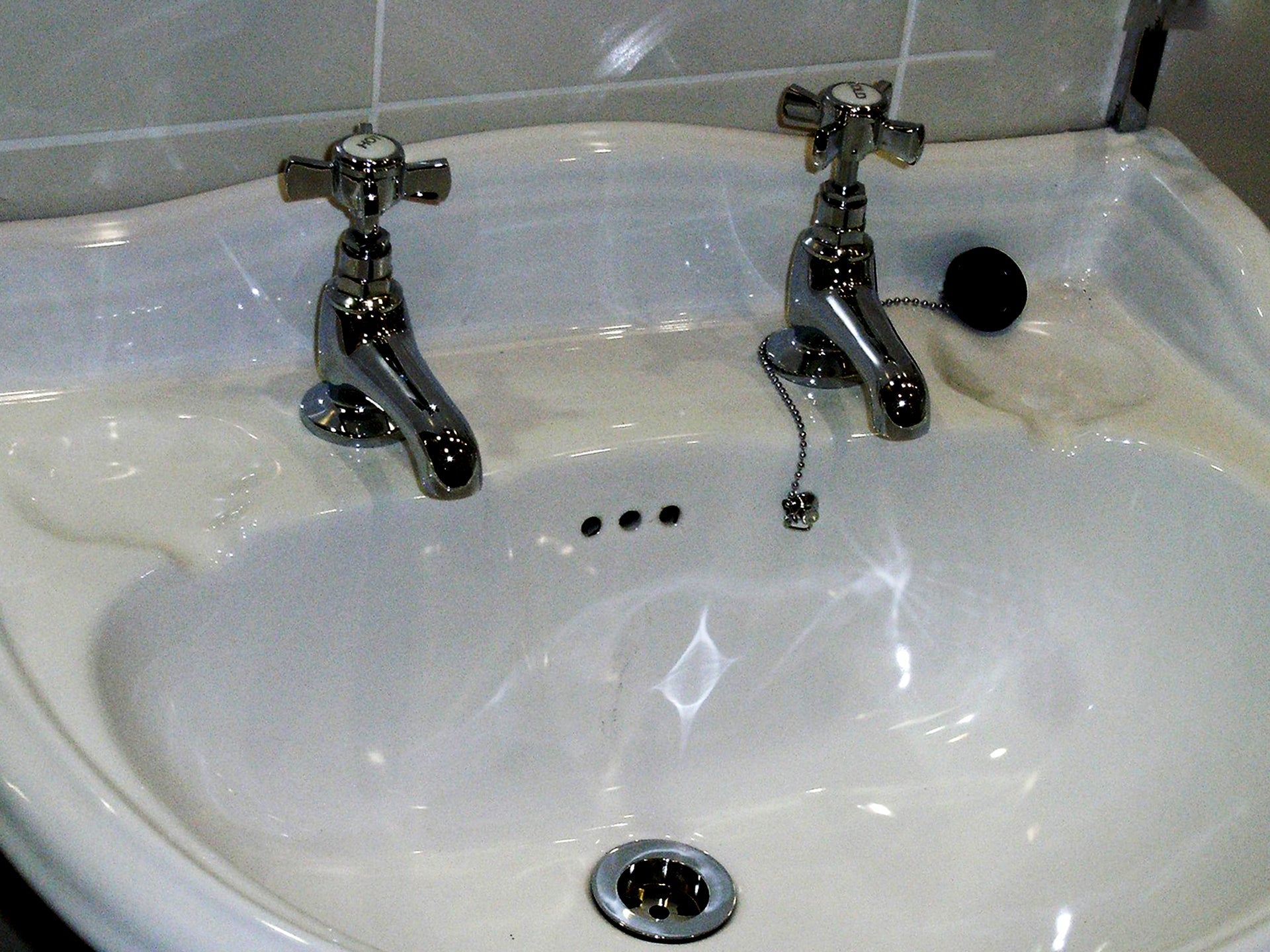 Bathroom Deep Cleaning with a Steam Cleaner: A Practical Guide
